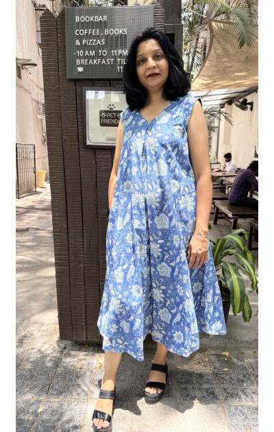 Blue inverted pleat sleeveless A-line dress 