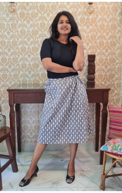 Grey fish print skirt